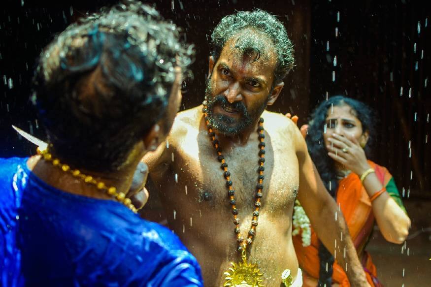 അലറിവിളിക്കുന്ന വല്ലിയെ സാക്ഷിനിർത്തി , കഴുകന്റെ കണ്ണിനോളം പോന്ന സൂക്ഷ്മതയോടെ രാമനാഥന്റെ കഴുത്ത് ലക്ഷ്യമാക്കി തമ്പി വെട്ടി അലറിവിളിക്കുന്ന വല്ലിയെ സാക്ഷിനിർത്തി , കഴുകന്റെ കണ്ണിനോളം പോന്ന സൂക്ഷ്മതയോടെ രാമനാഥന്റെ കഴുത്ത് ലക്ഷ്യമാക്കി തമ്പി വെട്ടി