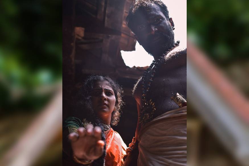 തന്റെ രാമനാഥൻ മരിച്ചുവെന്ന് വിശ്വസിക്കാൻ സാധിക്കാതെ അയാളുടെ മൃതദേഹത്തെ നോക്കി വല്ലി നിന്നു. ജീവൻ എടുത്തിട്ടും പക മാറാതെ സ്ഥലകാലബോധം നേടാൻ ശ്രമിക്കുന്ന തമ്പിയുമുണ്ട് അടുത്ത് തന്റെ രാമനാഥൻ മരിച്ചുവെന്ന് വിശ്വസിക്കാൻ സാധിക്കാതെ അയാളുടെ മൃതദേഹത്തെ നോക്കി വല്ലി നിന്നു. ജീവൻ എടുത്തിട്ടും പക മാറാതെ സ്ഥലകാലബോധം നേടാൻ ശ്രമിക്കുന്ന തമ്പിയുമുണ്ട് അടുത്ത്
