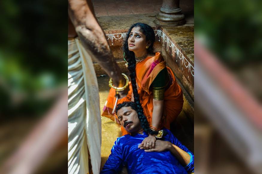 കാമുകനെ തന്റെ കണ്മുന്നിലിട്ട് കൊന്ന ശങ്കരൻ തമ്പിയെ പകയോടും , ക്രോധത്തോടും വല്ലി നോക്കി. തമ്പിയുടെ കൊട്ടാരം മുച്ചൂടും കത്തിച്ചുകളയാൻ പാകത്തിനുള്ള ജ്വാലയുണ്ട്, അവളുടെ ആ തീക്ഷ്ണമായ നോട്ടത്തിന് കാമുകനെ തന്റെ കണ്മുന്നിലിട്ട് കൊന്ന ശങ്കരൻ തമ്പിയെ പകയോടും , ക്രോധത്തോടും വല്ലി നോക്കി. തമ്പിയുടെ കൊട്ടാരം മുച്ചൂടും കത്തിച്ചുകളയാൻ പാകത്തിനുള്ള ജ്വാലയുണ്ട്, അവളുടെ ആ തീക്ഷ്ണമായ നോട്ടത്തിന്