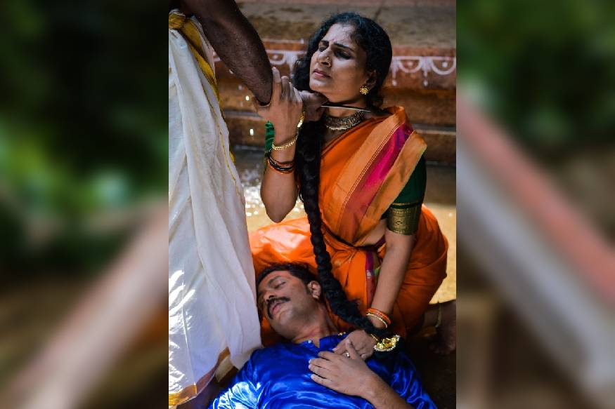 രാമനാഥൻ ഇല്ലാത്ത ലോകത്ത് താൻ ഇനി ജീവിക്കുന്നതിൽ അർത്ഥമില്ല എന്നു മനസ്സിൽപറഞ്ഞുകൊണ്ട് തമ്പിയുടെ കയ്യിലെ കത്തിയെടുത്ത് സ്വയം കഴുത്തറുത്ത് വല്ലി മരിച്ചുവീണു രാമനാഥൻ ഇല്ലാത്ത ലോകത്ത് താൻ ഇനി ജീവിക്കുന്നതിൽ അർത്ഥമില്ല എന്നു മനസ്സിൽപറഞ്ഞുകൊണ്ട് തമ്പിയുടെ കയ്യിലെ കത്തിയെടുത്ത് സ്വയം കഴുത്തറുത്ത് വല്ലി മരിച്ചുവീണു