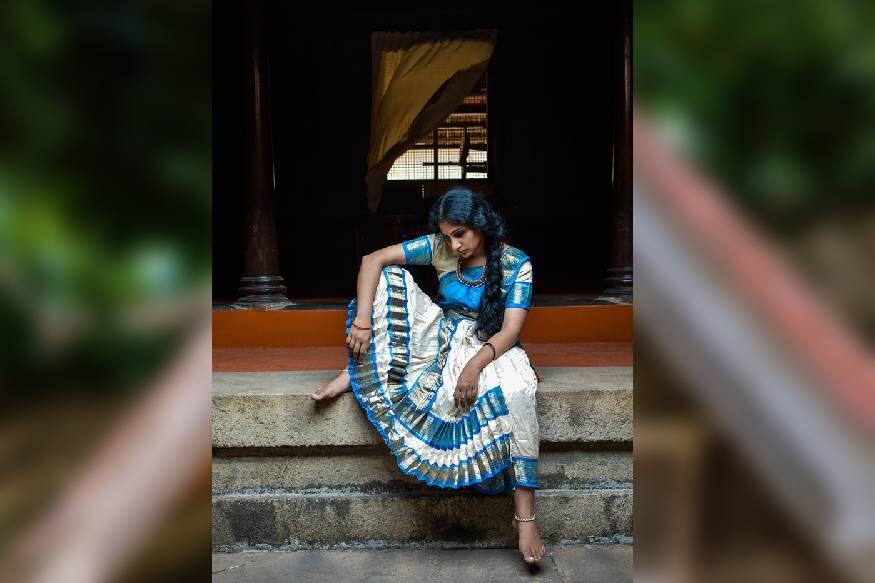 മകളുടെ ജീവൻ രക്ഷിക്കാനായിട്ടാണ് താൻ ആ കൊലപാതകം നടത്തിയത് എന്നാണ് ശങ്കരൻ തമ്പി വിശ്വസിച്ചിരുന്നത്. എന്നാലും , തന്റെ മകളുടെ മരണത്തിൽ ഒരു പങ്ക് തനിക്കുമുണ്ടെന്ന് വേദനയോടെ ഒരു ദിവസം തമ്പി മനസിലാക്കി. സ്വന്തം വാൾ നെഞ്ചിൽ അമർത്തികൊണ്ടയാൾ ആത്മഹത്യ ചെയ്തു. എന്നാൽ ഉന്നതകുലജാതനായ അദ്ദേഹം ആത്മഹത്യ ചെയ്തു എന്ന് പുറമേയുള്ളവർ അറിയുന്നത് മോശമായതുകൊണ്ട് താളിയോല ഗ്രന്ഥങ്ങളിൽ പോലും പറഞ്ഞിരിക്കുന്നത് , നഗവല്ലിയുടെ ശാപം കാരണം തമ്പിയ്ക്ക് കട്ടിലിൽ നിന്നും എണീക്കാൻ കഴിയാതെ ജീർണിച്ചു മരിച്ചതാണെന്നാണ്. തമ്പിയുടെ മരണശേഷവും, ആ കൊട്ടാരത്തിൽ നാഗവല്ലിയുടെ പ്രേതം ഇപ്പോഴും ഗതി കിട്ടാതെ അലഞ്ഞുതിരിഞ്ഞു നടക്കുന്നുണ്ട് എന്നാണ് പ്രായമുള്ളവർ പറയുന്നത് മകളുടെ ജീവൻ രക്ഷിക്കാനായിട്ടാണ് താൻ ആ കൊലപാതകം നടത്തിയത് എന്നാണ് ശങ്കരൻ തമ്പി വിശ്വസിച്ചിരുന്നത്. എന്നാലും , തന്റെ മകളുടെ മരണത്തിൽ ഒരു പങ്ക് തനിക്കുമുണ്ടെന്ന് വേദനയോടെ ഒരു ദിവസം തമ്പി മനസിലാക്കി. സ്വന്തം വാൾ നെഞ്ചിൽ അമർത്തികൊണ്ടയാൾ ആത്മഹത്യ ചെയ്തു. എന്നാൽ ഉന്നതകുലജാതനായ അദ്ദേഹം ആത്മഹത്യ ചെയ്തു എന്ന് പുറമേയുള്ളവർ അറിയുന്നത് മോശമായതുകൊണ്ട് താളിയോല ഗ്രന്ഥങ്ങളിൽ പോലും പറഞ്ഞിരിക്കുന്നത് , നഗവല്ലിയുടെ ശാപം കാരണം തമ്പിയ്ക്ക് കട്ടിലിൽ നിന്നും എണീക്കാൻ കഴിയാതെ ജീർണിച്ചു മരിച്ചതാണെന്നാണ്. തമ്പിയുടെ മരണശേഷവും, ആ കൊട്ടാരത്തിൽ നാഗവല്ലിയുടെ പ്രേതം ഇപ്പോഴും ഗതി കിട്ടാതെ അലഞ്ഞുതിരിഞ്ഞു നടക്കുന്നുണ്ട് എന്നാണ് പ്രായമുള്ളവർ പറയുന്നത്
