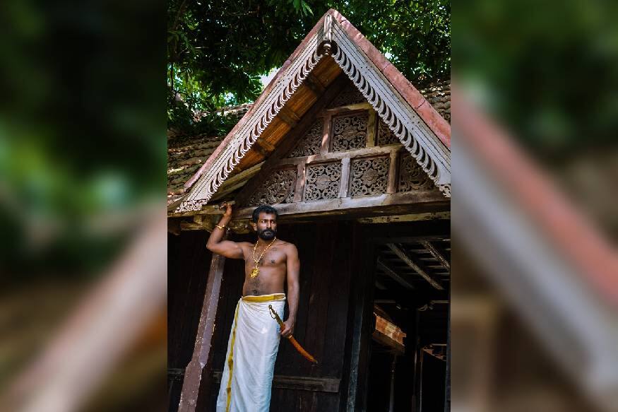 പതിനെട്ടാം നൂറ്റാണ്ടിന്റെ അവസാനകാലത്തായി തിരുവിതാംകൂറിൽ ജീവിച്ചിരുന്ന തമ്പുരാൻ ആയിരുന്നു ശങ്കരൻ തമ്പി. അന്നാട്ടിലെ എല്ലാ ജനങ്ങളും ഭയഭക്തിബഹുമാനത്തോടുകൂടി മാത്രം സംസാരിച്ചിരുന്ന തമ്പുരാൻ ! അദ്ദേഹത്തിന്റെ ഊരിയ വാളിനെ പേടിയില്ലാത്ത ഒറ്റ കള്ളന്മാരും, പിടിച്ചുപറിക്കാരും ഇല്ലായിരുന്നു. അതിനാൽ തന്നെ നാട്ടിലെങ്ങും സന്തോഷം അലതല്ലിയിരുന്നു. പതിനെട്ടാം നൂറ്റാണ്ടിന്റെ അവസാനകാലത്തായി തിരുവിതാംകൂറിൽ ജീവിച്ചിരുന്ന തമ്പുരാൻ ആയിരുന്നു ശങ്കരൻ തമ്പി. അന്നാട്ടിലെ എല്ലാ ജനങ്ങളും ഭയഭക്തിബഹുമാനത്തോടുകൂടി മാത്രം സംസാരിച്ചിരുന്ന തമ്പുരാൻ ! അദ്ദേഹത്തിന്റെ ഊരിയ വാളിനെ പേടിയില്ലാത്ത ഒറ്റ കള്ളന്മാരും, പിടിച്ചുപറിക്കാരും ഇല്ലായിരുന്നു. അതിനാൽ തന്നെ നാട്ടിലെങ്ങും സന്തോഷം അലതല്ലിയിരുന്നു.