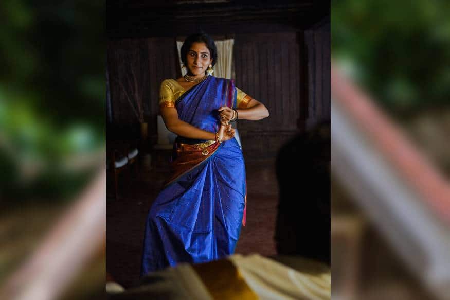 നൃത്തത്തിലുള്ള വല്ലിയുടെ അപാരമായ കഴിവിൽ ആകൃഷ്ടനായ തമ്പി, കൊട്ടാരത്തിലെ ദാസിമാരുടെ കൂടെയല്ലാതെ , അവൾക്ക് പ്രത്യേക മുറിയും, മറ്റ് ആനുകൂല്യങ്ങളും നൽകി. അതുമാത്രമല്ല , വല്ലിയെ സ്വന്തം മകളെപോലെയാണ് അദ്ദേഹം കണ്ടിരുന്നത്. നൃത്തത്തിലുള്ള വല്ലിയുടെ അപാരമായ കഴിവിൽ ആകൃഷ്ടനായ തമ്പി, കൊട്ടാരത്തിലെ ദാസിമാരുടെ കൂടെയല്ലാതെ , അവൾക്ക് പ്രത്യേക മുറിയും, മറ്റ് ആനുകൂല്യങ്ങളും നൽകി. അതുമാത്രമല്ല , വല്ലിയെ സ്വന്തം മകളെപോലെയാണ് അദ്ദേഹം കണ്ടിരുന്നത്.