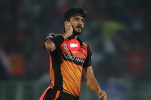 'ഈ കോള്‍ എടുക്കാതിരിക്കാനാകില്ല' വിക്കറ്റ് നേടിയതിനു പിന്നാലെ ഖലീലിന്റെ ആഹ്ലാദം പ്രകടനം; അര്‍ത്ഥമിതോ ?