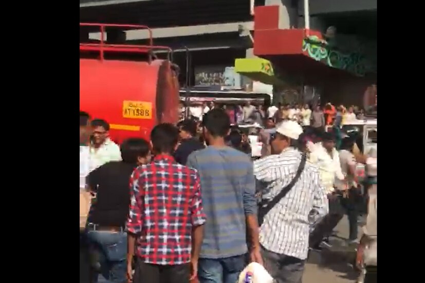 മരിച്ചവരുടെ കുടുംബങ്ങള്‍ക്ക് ഗുജറാത്ത് സര്‍ക്കാര്‍ 4 ലക്ഷം രൂപ വീതം ധനസഹായം പ്രഖ്യാപിച്ചിട്ടുണ്ട്.