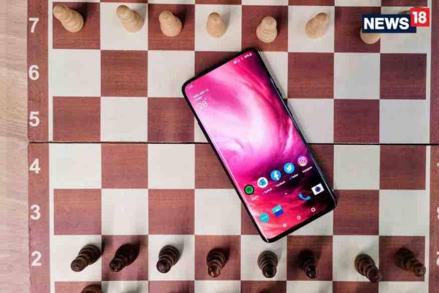 6 ജിബി 128 ജിബി പതിപ്പിന് 48,999 രൂപയാണ് വില. 8 ജിബി 256 ജിബി പതിപ്പിന് 52,999 രൂപയാണ് വില. 12 ജിബി 256 ജിബി പതിപ്പിന് വില 57,999 രൂപയാണ് 6 ജിബി 128 ജിബി പതിപ്പിന് 48,999 രൂപയാണ് വില. 8 ജിബി 256 ജിബി പതിപ്പിന് 52,999 രൂപയാണ് വില. 12 ജിബി 256 ജിബി പതിപ്പിന് വില 57,999 രൂപയാണ്