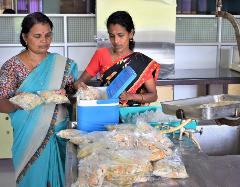 സിഎംഎഫ്ആർഐയുടെ സാങ്കേതികവിദ്യ ഉപയോഗിച്ചാണ് കർഷക സംഘങ്ങൾ കൃഷിയിറക്കിയത്. സിഎംഎഫ്ആർഐയിലെ മൊളസ്‌കൻ ഫിഷറീസ് ഡിവിഷനാണ് കൃഷിക്ക് ആവശ്യമായ നിർദേശങ്ങൾ നൽകിയത്. വിളവെടുപ്പിന് ശേഷം സിഎംഎഫ്ആർഐ തന്നെ വികസിപ്പിച്ച ശാസത്രീയ ശുദ്ധീകരണ പ്രക്രിയക്ക് ശേഷമാണ് കല്ലുമ്മക്കായ വിൽപന നടത്തുന്നത്.