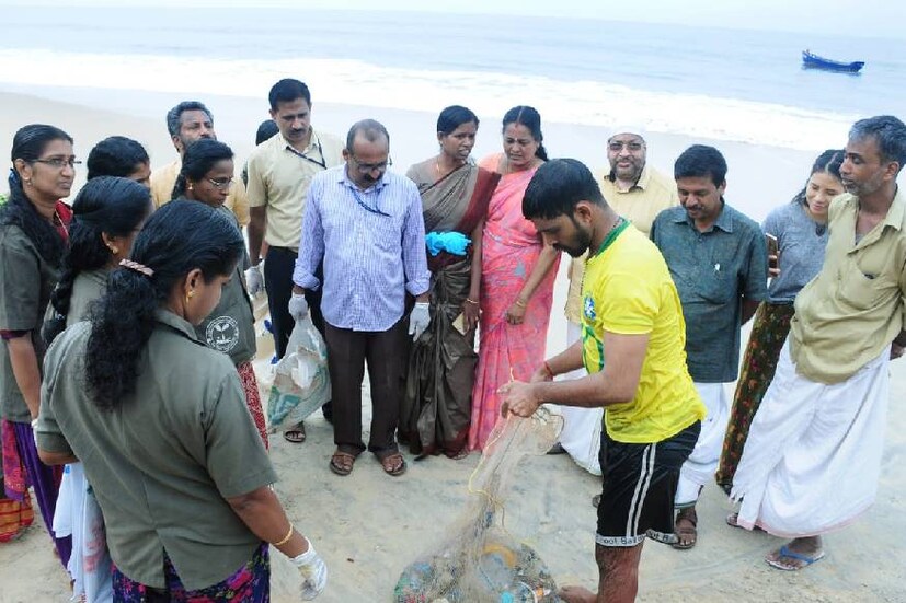 രാവിലെ ആരംഭിച്ച കടൽ ശുചീകരണ പ്രവൃത്തി പഞ്ചായത്ത് വൈസ്പ്രസിഡന്റ് റീന രയരോത്ത് ഉദ്ഘാടനം ചെയ്തു. പഞ്ചായത്ത് സെക്രട്ടറി ടി ഷാഹുൽ ഹമീദ്, ഹെൽത്ത് ഇൻസ്പക്ടർ, മോളി, ഹരിത കർമ്മ സേന പ്രവർത്തകർ തുടങ്ങിയവർ പങ്കെടുത്തു.