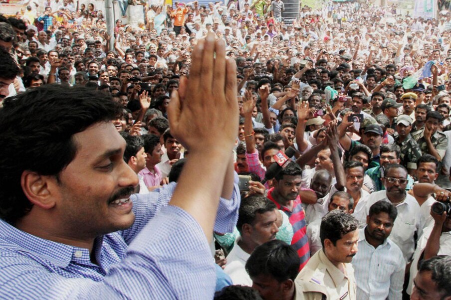  നിലവിൽ 2,500 രൂപയായിരുന്ന മുതിർന്ന പൗരൻമാരുടെ പെൻഷൻ 3000 രൂപയാക്കിയതായി അദ്ദേഹം പ്രഖ്യാപിച്ചു. അടുത്ത ഗാന്ധിജയന്തിക്കുള്ളിൽ 1.6 ലക്ഷം തൊഴിലുകൾ സംസ്ഥാനത്ത് സൃഷ്ടിക്കുമെന്നും അദ്ദേഹം പറഞ്ഞു.