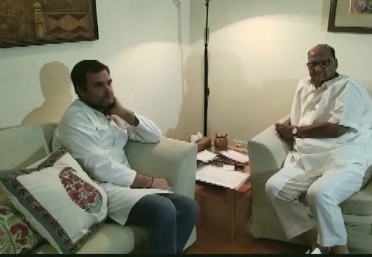 രാഹുൽ  ഗാന്ധിയും ശരത് പവാറും