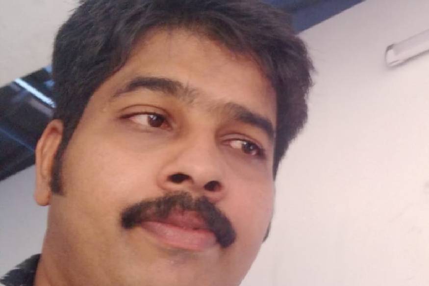 കുന്ദമംഗലത്ത് പി എസ് സി കോച്ചിംഗ് സെന്ററിലെ ടോയ്ലറ്റില് ഒളി ക്യാമറ സ്ഥാപിച്ച അധ്യാപകന് അറസ്റ്റില്. തിരുവനന്തപുരം വെട്ടുകാട് സ്വദേശി പ്രവീണ് കുമാറാണ് പിടിയിലായത്. വിവിധ സ്ഥാപനങ്ങളില് ക്ലാസെടുക്കുന്ന ഇയാള് മറ്റു സ്ഥാപനങ്ങളിലും ക്യാമറ സ്ഥാപിച്ചിരുന്നോ എന്ന കാര്യവും പോലീസ് പരിശോധിക്കുന്നുണ്ട്. കുന്ദമംഗലത്ത് പി എസ് സി കോച്ചിംഗ് സെന്ററിലെ ടോയ്ലറ്റില് ഒളി ക്യാമറ സ്ഥാപിച്ച അധ്യാപകന് അറസ്റ്റില്. തിരുവനന്തപുരം വെട്ടുകാട് സ്വദേശി പ്രവീണ് കുമാറാണ് പിടിയിലായത്. വിവിധ സ്ഥാപനങ്ങളില് ക്ലാസെടുക്കുന്ന ഇയാള് മറ്റു സ്ഥാപനങ്ങളിലും ക്യാമറ സ്ഥാപിച്ചിരുന്നോ എന്ന കാര്യവും പോലീസ് പരിശോധിക്കുന്നുണ്ട്.