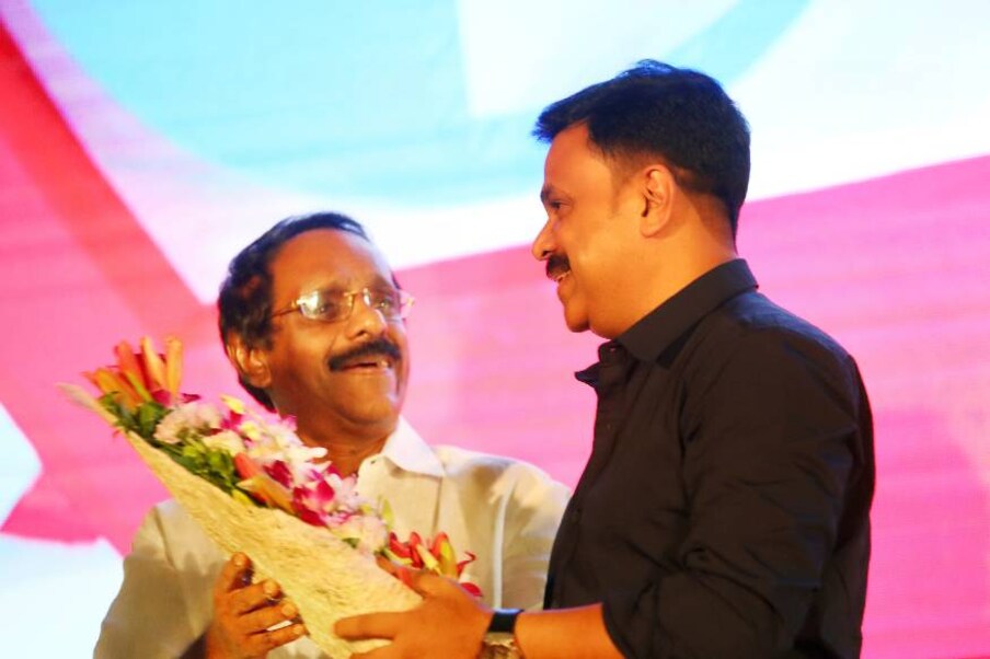 നോവല്‍, മൊഹബത്ത്, മൈ ബോസ്, ജിലേബി എന്നീ ചിത്രങ്ങള്‍ക്ക് ശേഷം ഈസ്റ്റ്‌ കോസ്റ്റ് വിജയന്‍ നിര്‍മ്മാണം നിര്‍വഹിക്കുന്ന അഞ്ചാമത്തെയും, നോവലിനും മൊഹബത്തിനും ശേഷം സംവിധാനം ചെയ്യുന്ന മൂന്നാമത്തെയും ചിത്രവുമാണ് ‘ചില ന്യൂജെന്‍ നാട്ടുവിശേഷങ്ങള്‍’