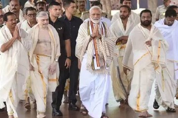 പ്രധാനമന്ത്രി നരേന്ദ്ര മോദി മുണ്ട് ഉടുക്കുന്നത് ആദ്യമല്ല; അന്നും ആ ചിത്രങ്ങൾ വൈറൽ ആയിരുന്നു