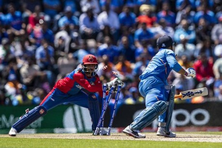 ICC World Cup 2019: 'ബൗളിങ്ങ് നിര ഉണരേണം' കറക്കി വീഴ്ത്തി അഫ്ഗാന്; ഇന്ത്യക്കെതിരെ 225 റണ്സ് വിജയ ലക്ഷ്യം ICC World Cup 2019: 'ബൗളിങ്ങ് നിര ഉണരേണം' കറക്കി വീഴ്ത്തി അഫ്ഗാന്; ഇന്ത്യക്കെതിരെ 225 റണ്സ് വിജയ ലക്ഷ്യം