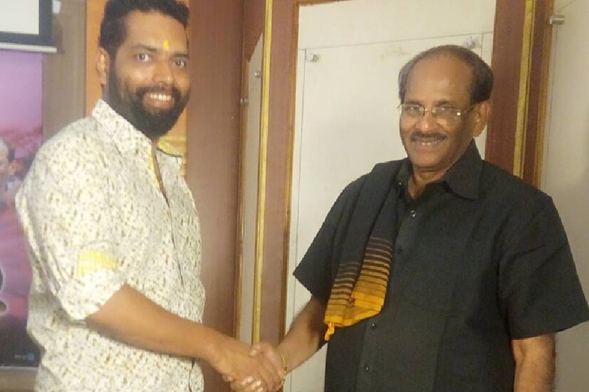  ബ്രഹ്മാണ്ഡ ചിത്രം ബാഹുബലിയുടെ തിരക്കഥാകൃത്തും സംവിധായകൻ രാജമൗലിയുടെ പിതാവുമായ കെ വി വിജയേന്ദ്ര പ്രസാദ് മലയാളത്തിൽ അരങ്ങേറ്റം കുറിക്കുന്നു. ഇരട്ട ഗിന്നസ് റെക്കോർഡുകളിലൂടെ ശ്രദ്ധേയനായ സംവിധായകനും നിർമാതാവുമായ വിജീഷ് മണിക്ക് വേണ്ടിയാണ് വിജയേന്ദ്ര പ്രസാദ് തിരക്കഥ ഒരുക്കുന്നത്.