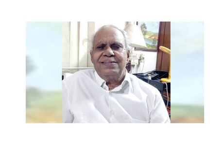 കവിയും ഗാനരചയിതാവുമായ പഴവിള രമേശൻ അന്തരിച്ചു കവിയും ഗാനരചയിതാവുമായ പഴവിള രമേശൻ അന്തരിച്ചു