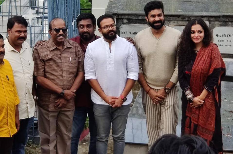 തിരുവനന്തപുരം VJT ഹാളിൽ നടന്ന സത്യൻ അനുസ്മരണ ചടങ്ങിൽ നിർമ്മാതാവ് വിജയ് ബാബുവാണ് ചിത്രം പ്രഖ്യാപിച്ചത്. തിരുവനന്തപുരം VJT ഹാളിൽ നടന്ന സത്യൻ അനുസ്മരണ ചടങ്ങിൽ നിർമ്മാതാവ് വിജയ് ബാബുവാണ് ചിത്രം പ്രഖ്യാപിച്ചത്.