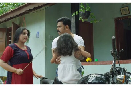 'ശുഭരാത്രി കണ്ടു.. ലൈലത്തുൽ ഖദ്ർ പോലെ നമ്മുടെ ഉള്ളിൽ വെളിച്ചമാകുന്ന ചിത്രം' 'ശുഭരാത്രി കണ്ടു.. ലൈലത്തുൽ ഖദ്ർ പോലെ നമ്മുടെ ഉള്ളിൽ വെളിച്ചമാകുന്ന ചിത്രം'