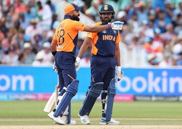 കോലിയെയും ഭാര്യയെയും അൺഫോളോ ചെയ്ത് രോഹിത് ശർമ്മ കോലിയെയും ഭാര്യയെയും അൺഫോളോ ചെയ്ത് രോഹിത് ശർമ്മ