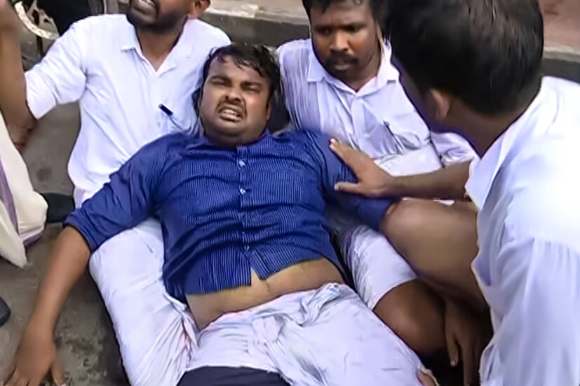  തുടർന്ന് പൊലീസ് ലാത്തി വീശുകയായിരുന്നു