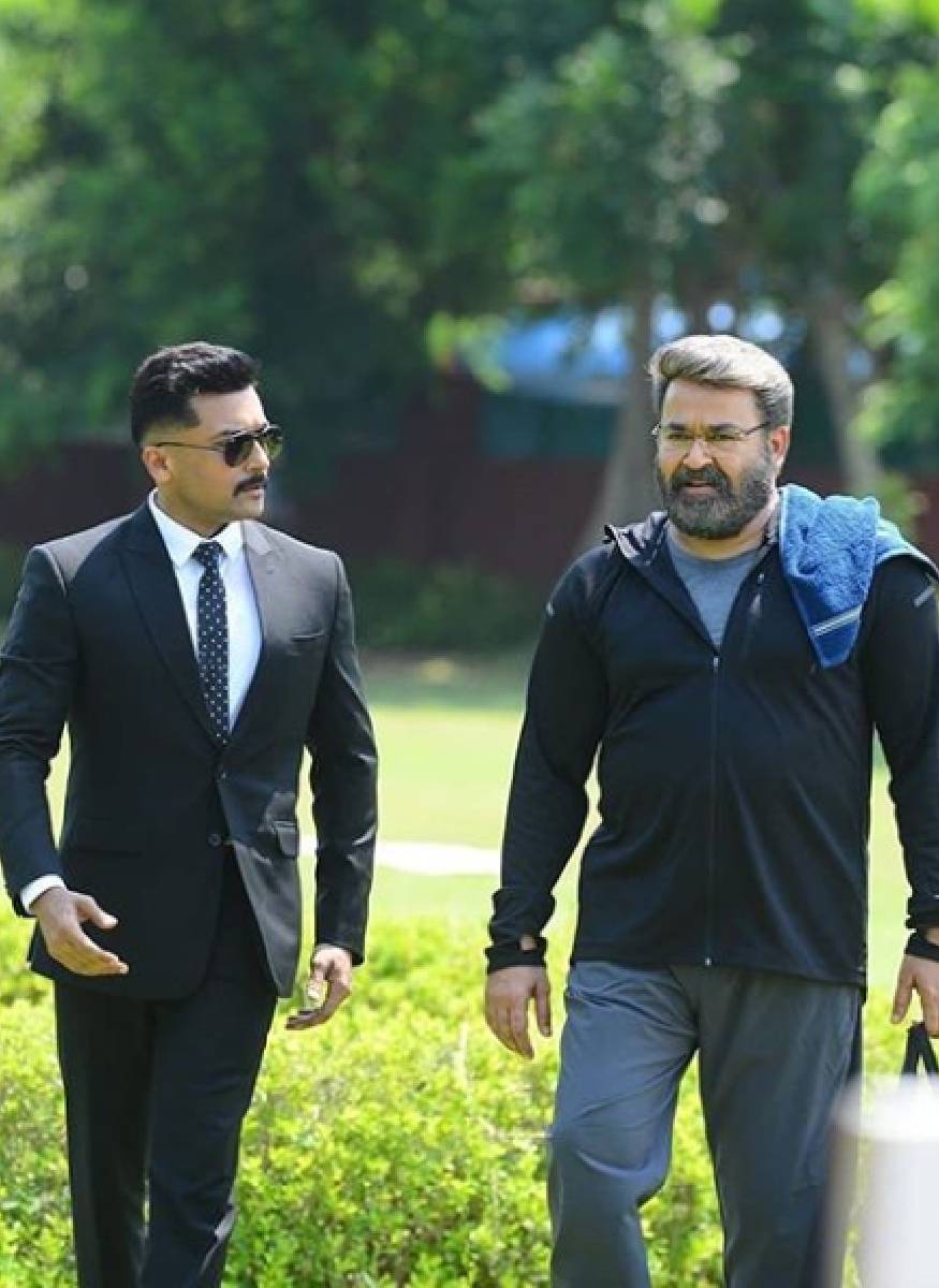 മോഹൻലാലിൻറെ തമിഴ് സിനിമ കാപ്പാനിലെ ഏറ്റവും പുതിയ ചിത്രം പുറത്ത്. പ്രധാനമന്ത്രി ചന്ദ്രകാന്ത് വർമ്മ എന്ന കഥാപാത്രമായ മോഹൻലാലും സൂര്യയും ആണ് ചിത്രത്തിൽ മോഹൻലാലിൻറെ തമിഴ് സിനിമ കാപ്പാനിലെ ഏറ്റവും പുതിയ ചിത്രം പുറത്ത്. പ്രധാനമന്ത്രി ചന്ദ്രകാന്ത് വർമ്മ എന്ന കഥാപാത്രമായ മോഹൻലാലും സൂര്യയും ആണ് ചിത്രത്തിൽ