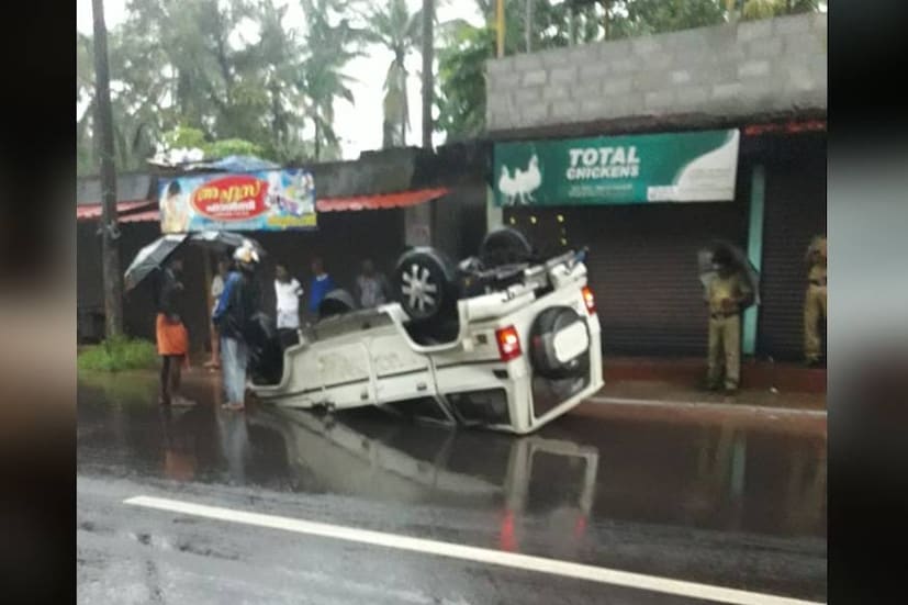  പുലർച്ചെ അ‍ഞ്ച് മണിയോടെ തലശ്ശേരി ആറാം മൈലിൽ വച്ചാണ് വത്സൻ തില്ലങ്കേരി സഞ്ചരിച്ച വാഹനം അപകടത്തിൽപ്പെട്ടത്.