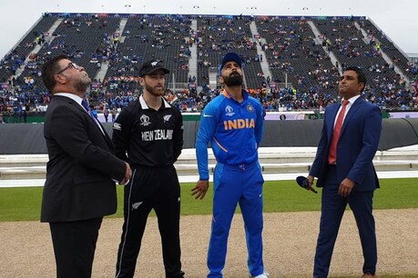 ICC World cup 2019: 'കപ്പിലേക്കടുക്കാന്' ടോസ് നേടിയ ന്യൂസിലന്ഡ് ബാറ്റിങ്ങ് തെരഞ്ഞെടുത്തു; ഇന്ത്യന് ടീമില് ഒരുമാറ്റം ICC World cup 2019: 'കപ്പിലേക്കടുക്കാന്' ടോസ് നേടിയ ന്യൂസിലന്ഡ് ബാറ്റിങ്ങ് തെരഞ്ഞെടുത്തു; ഇന്ത്യന് ടീമില് ഒരുമാറ്റം
