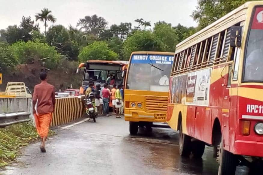 പരിക്കുപറ്റിയവരെ കൊട്ടാരക്കര താലൂക്ക് ആശുപത്രിയിലും വാളകം സ്വകാര്യ ആശുപത്രിയിലും പ്രവേശിപ്പിച്ചു. പരിക്കുപറ്റിയവരെ കൊട്ടാരക്കര താലൂക്ക് ആശുപത്രിയിലും വാളകം സ്വകാര്യ ആശുപത്രിയിലും പ്രവേശിപ്പിച്ചു.