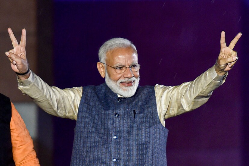 PM-Narendra-Modi-flashes-the-victory-sign-2