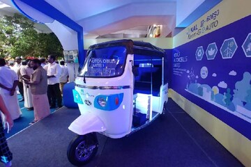 ഒറ്റ റീചാർജിംഗിൽ 100 കി.മീ. ഓടിക്കാം; കേരളത്തിന്റെ സ്വന്തം ഇ-ഓട്ടോ റെഡി ഒറ്റ റീചാർജിംഗിൽ 100 കി.മീ. ഓടിക്കാം; കേരളത്തിന്റെ സ്വന്തം ഇ-ഓട്ടോ റെഡി