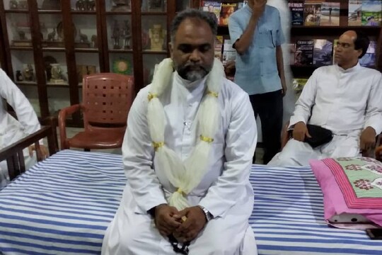 ഫാ. ജോസഫ് പറേക്കാട്ടിൽ‌ അനിശ്ചിതകാല നിരാഹാര സമരം തുടങ്ങി