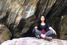 ധ്യാന നിമഗ്നയായി പേളി മാണി
