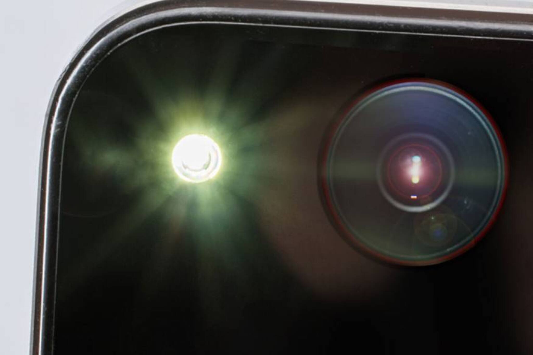 വീട്ടുടമയുടെ മകനെ വിവസ്ത്രനാക്കി വീഡിയോ എടുത്തു ; വീട്ടുജോലിക്കാരി ജയിലിൽ