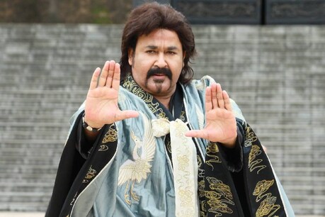 'ഇട്ടിമാണി'യിലെ പുതിയ ചൈനീസ് ലുക്കിൽ മോഹൻലാൽ 'ഇട്ടിമാണി'യിലെ പുതിയ ചൈനീസ് ലുക്കിൽ മോഹൻലാൽ