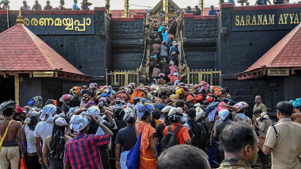 ശബരിമലയില് എത്തുന്ന ഭക്തരുടെ ശരണം വിളിക്കെതിരെ വനം വകുപ്പ് റിപ്പോര്ട്ട് നല്കിയെന്ന വാര്ത്ത വ്യാജമെന്ന് മന്ത്രി. വനംവകുപ്പ് മന്ത്രി കെ. രാജുവാണ് ഇക്കാര്യത്തില് വ്യക്തത വരുത്തി രംഗത്തെത്തിയിരിക്കുന്നത്. ശബരിമലയില് എത്തുന്ന ഭക്തരുടെ ശരണം വിളിക്കെതിരെ വനം വകുപ്പ് റിപ്പോര്ട്ട് നല്കിയെന്ന വാര്ത്ത വ്യാജമെന്ന് മന്ത്രി. വനംവകുപ്പ് മന്ത്രി കെ. രാജുവാണ് ഇക്കാര്യത്തില് വ്യക്തത വരുത്തി രംഗത്തെത്തിയിരിക്കുന്നത്.