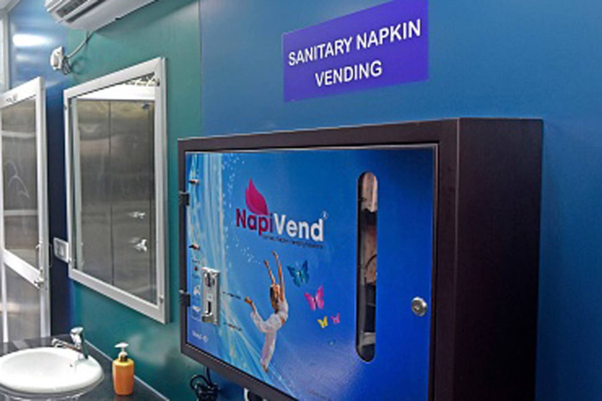 CRPF വനിതാ സൈനികർ ഇനി പാട് പെടേണ്ട; സാനിറ്ററി പാഡ് ഡിസ്പെൻസർ മെഷീനുകൾ വരുന്നു