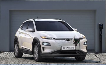 ഹ്യുണ്ടായിയുടെ ഇലക്ട്രിക് SUV കോന വിപണിയിലെത്തി; ഒറ്റ ചാർജിംഗിൽ 452 കിലോമീറ്റർ ഓടും ഹ്യുണ്ടായിയുടെ ഇലക്ട്രിക് SUV കോന വിപണിയിലെത്തി; ഒറ്റ ചാർജിംഗിൽ 452 കിലോമീറ്റർ ഓടും