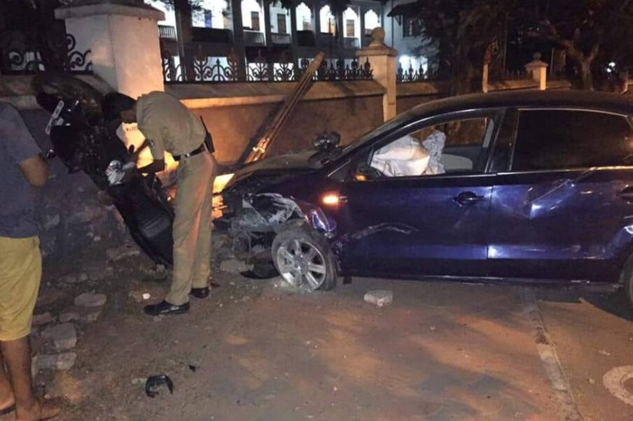  ഓഗസ്റ്റ് മൂന്നിന് രാത്രിയാണ് മ്യൂസിയം ജംഗ്ഷനു സമീപമുള്ള പബ്ലിക് ഓഫീസിന് മുന്നിൽവച്ച് കെ എം ബഷീർ വാഹനാപകടത്തിൽ മരിക്കുന്നത്. സംഭവസ്ഥലത്തുനിന്ന് ബഷീറിന്റെ ഫോൺ കണ്ടെടുക്കാനായില്ല. അപകടം നടന്ന് മണിക്കൂറുകൾക്കുള്ളിൽ ഫോണിലേക്കു സഹപ്രവർത്തകർ വിളിച്ചെങ്കിലും ആരും ഫോണെടുത്തില്ല. പിന്നീട് ഫോൺ സ്വിച്ച് ഓഫ് ആയ നിലയിലായി. മറ്റേതെങ്കിലും സിം ഫോണിൽ ഉപയോഗിക്കുന്നുണ്ടോയെന്നറിയാൻ ക്രൈംബ്രാഞ്ച് ഐഎംഇഐ നമ്പർ പരിശോധിച്ചെങ്കിലും സഹായകരമായ വിവരങ്ങൾ ലഭിച്ചില്ല. ഇതിനിടെയാണ് ണ് മരണം നടന്ന് നാലു മാസം പൂർത്തിയാകുന്ന വേളയിൽ ബഷീറിന്റെ നമ്പർ വാട്സ്ആപ്പ് ഗ്രൂപ്പുകളിൽനിന്ന് ‘ലെഫ്റ്റ്’ ആകുന്നത്.