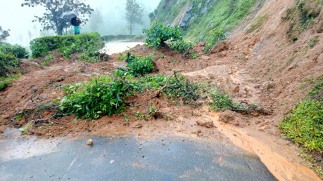 വെള്ളപ്പൊക്കത്തിൽ പാഠപുസ്തകങ്ങൾ നഷ്ടപ്പെട്ടവർക്ക് അവ ലഭ്യമാക്കും; സർട്ടിഫിക്കറ്റുകൾ വീണ്ടെടുക്കാൻ അദാലത്ത് വെള്ളപ്പൊക്കത്തിൽ പാഠപുസ്തകങ്ങൾ നഷ്ടപ്പെട്ടവർക്ക് അവ ലഭ്യമാക്കും; സർട്ടിഫിക്കറ്റുകൾ വീണ്ടെടുക്കാൻ അദാലത്ത്