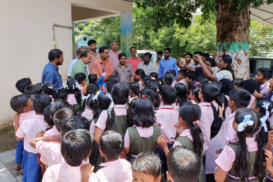  ചന്തക്കുന്ന് ജി എൽ പി സ്കൂളിൽ നടന്ന ചടങ്ങിൽ അഡീഷണൽ ജില്ലാ മജിസ്ട്രേറ്റ് മെഹർ അലി സ്കൂൾ കിറ്റ് വിദ്യാർത്ഥികൾക്ക് നൽകി കൊണ്ട് വിതരണോദ്ഘാടനം നിർവഹിച്ചു. പ്രധാനാധ്യാപകൻ ജോർജ്, കൊച്ചി മെട്രോ എംപ്ലോയീസ് യൂണിയൻ സെക്രട്ടറി സിബി എം എം, നിലമ്പൂർ താലൂക്ക് റെവന്യൂ കളക്ഷൻ സെന്റര് കോർഡിനേറ്റർ രാജീവ് എന്നിവർ സംസാരിച്ചു.