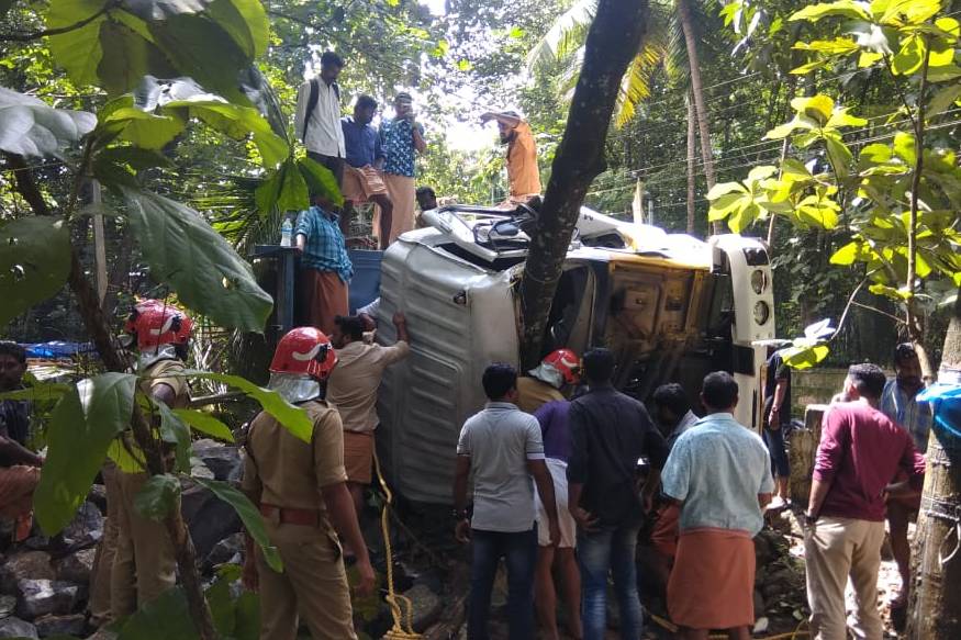 കോന്നിയിൽ ടോറസ് അപകടം; ഡ്രൈവറെ രക്ഷിച്ചത് മൂന്നുമണിക്കൂർ നീണ്ട ശ്രമത്തിനൊടുവിൽ