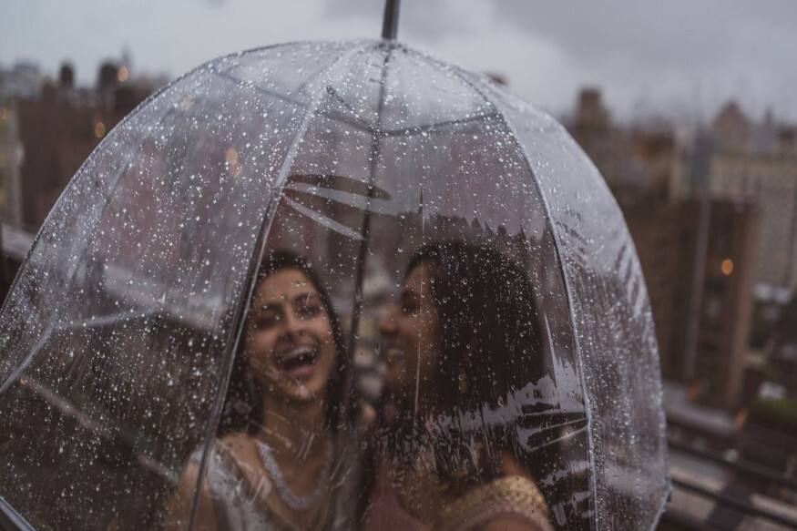 അതിർത്തികൾക്കപ്പുറം പൂത്തുലഞ്ഞ ഈ പ്രണയത്തിലെ നായികമാർ പാകിസ്ഥാൻ കലാകാരി സുന്ദാസ് മാലിക്കും ഇന്ത്യക്കാരി അഞ്ജലി ചക്രയുമാണ്. അതിർത്തികൾക്കപ്പുറം പൂത്തുലഞ്ഞ ഈ പ്രണയത്തിലെ നായികമാർ പാകിസ്ഥാൻ കലാകാരി സുന്ദാസ് മാലിക്കും ഇന്ത്യക്കാരി അഞ്ജലി ചക്രയുമാണ്.