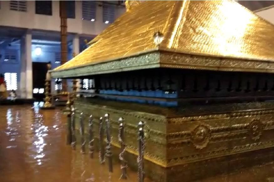 ഇരിട്ടി, ശ്രീകണ്ഠാപുരം, പറശ്ശിനിക്കടവ്, കൊട്ടിയൂര്, കേളകം തുടങ്ങിയ മേഖലകളില് ശക്തമായ മഴ പെയ്യുകയാണ്. ഇരിട്ടിയിലും കേളകത്തും ഉരുള്പൊട്ടലുമുണ്ടായി. ഇരിട്ടി, ശ്രീകണ്ഠാപുരം, പറശ്ശിനിക്കടവ്, കൊട്ടിയൂര്, കേളകം തുടങ്ങിയ മേഖലകളില് ശക്തമായ മഴ പെയ്യുകയാണ്. ഇരിട്ടിയിലും കേളകത്തും ഉരുള്പൊട്ടലുമുണ്ടായി.