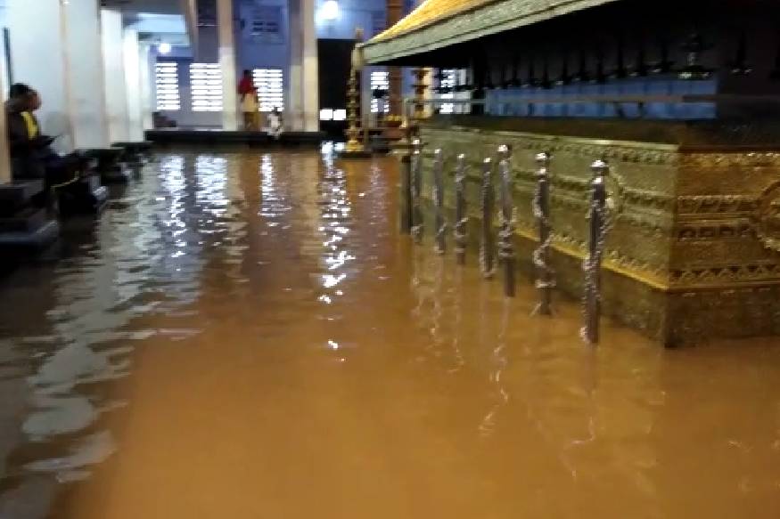 ബുധനാഴ്ച രാവിലെ മുതല് ആരംഭിച്ച മഴയില് ബാവലിപ്പുഴയും വളപട്ടണം പുഴയും ചീങ്കണ്ണിപ്പുഴയും കരകവിഞ്ഞൊഴുകയാണ്. ബുധനാഴ്ച രാവിലെ മുതല് ആരംഭിച്ച മഴയില് ബാവലിപ്പുഴയും വളപട്ടണം പുഴയും ചീങ്കണ്ണിപ്പുഴയും കരകവിഞ്ഞൊഴുകയാണ്.