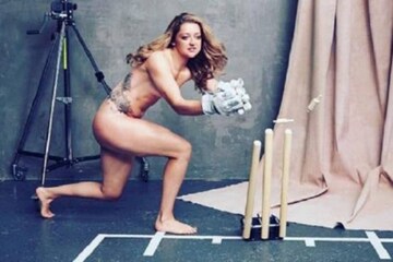 'നഗ്ന ഫോട്ടോയെടുത്തത് വെറുതയല്ല'; ബോധവൽക്കരണ ക്യാംപെയ്നുമായി വനിതാ ക്രിക്കറ്റർ