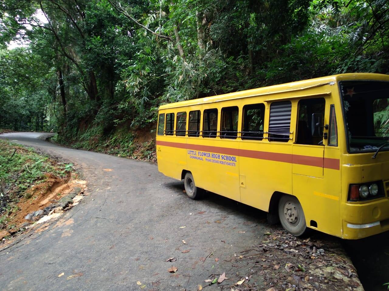 അപകടത്തിൽപ്പെട്ടവരെ കോതമംഗലം ധർമ്മഗിരിയാശുപത്രിയിൽ പ്രവേശിപ്പിച്ച് പ്രാഥമിക ശുശ്രൂഷകൾക്കു ശേഷം വിട്ടയച്ചു. അപകടത്തിൽപ്പെട്ടവരെ കോതമംഗലം ധർമ്മഗിരിയാശുപത്രിയിൽ പ്രവേശിപ്പിച്ച് പ്രാഥമിക ശുശ്രൂഷകൾക്കു ശേഷം വിട്ടയച്ചു.