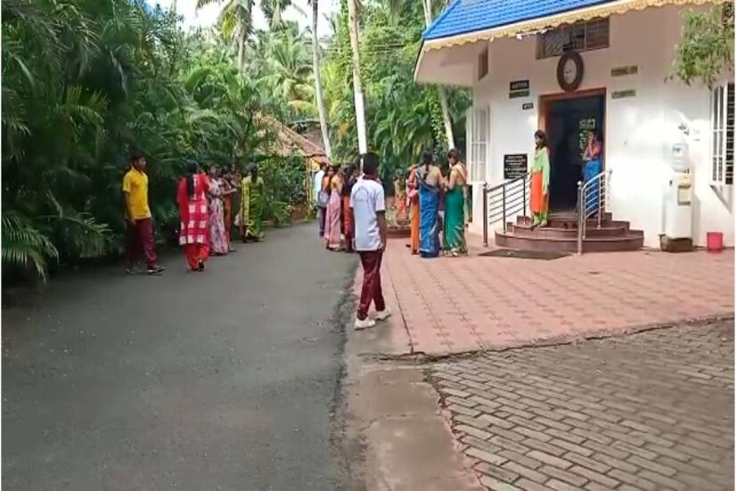 ആക്രമണത്തിന്റെ കാരണവും പിന്നിലുള്ളത് ആരാണെന്നും വ്യക്തമല്ല.