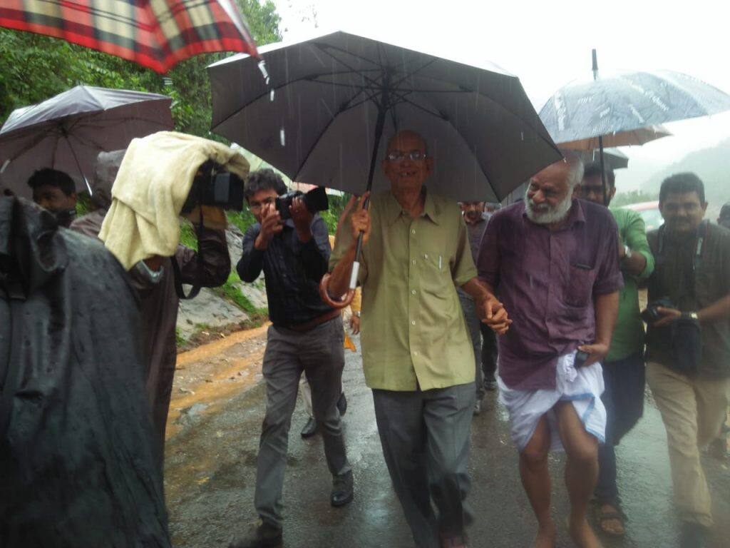 മഴക്കൊപ്പം അശാസ്ത്രീയമായ നിര്മാണ പ്രവര്ത്തനങ്ങളും മഴക്കെടുതികള്ക്ക് ആക്കം കൂട്ടിയെന്ന് പ്രൊഫസര് മാധവ് ഗാഡ്ഗില്. വയനാട്ടില് പുത്തുമല മണ്ണിടിച്ചില് ദുരന്തമുണ്ടായ സ്ഥലങ്ങള് സന്ദ്ർശിക്കുന്നതിനിടെ മാധ്യമങ്ങളോട് സംസാരിക്കുകയായിരുന്നു ഗാഡ്ഗിൽ. മഴക്കൊപ്പം അശാസ്ത്രീയമായ നിര്മാണ പ്രവര്ത്തനങ്ങളും മഴക്കെടുതികള്ക്ക് ആക്കം കൂട്ടിയെന്ന് പ്രൊഫസര് മാധവ് ഗാഡ്ഗില്. വയനാട്ടില് പുത്തുമല മണ്ണിടിച്ചില് ദുരന്തമുണ്ടായ സ്ഥലങ്ങള് സന്ദ്ർശിക്കുന്നതിനിടെ മാധ്യമങ്ങളോട് സംസാരിക്കുകയായിരുന്നു ഗാഡ്ഗിൽ.