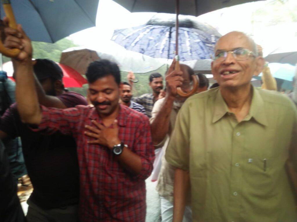 വയനാട് പുത്തുമല ദുരന്തത്തിന് ആക്കം കൂട്ടിയത് കുത്തനെയുള്ള മലമുകളിലെ സസ്യജാലങ്ങളുടെ നാശമെന്നാണ് പ്രാഥമിക വിലയിരുത്തലെന്നും അദ്ദേഹം പറഞ്ഞു. വയനാട് പുത്തുമല ദുരന്തത്തിന് ആക്കം കൂട്ടിയത് കുത്തനെയുള്ള മലമുകളിലെ സസ്യജാലങ്ങളുടെ നാശമെന്നാണ് പ്രാഥമിക വിലയിരുത്തലെന്നും അദ്ദേഹം പറഞ്ഞു.