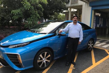 ഇന്ത്യയിലെ ആദ്യ ഹൈഡ്രജൻ കാറോടിച്ച് കേരള ഗതാഗതസെക്രട്ടറി K.R ജ്യോതിലാൽ ഇന്ത്യയിലെ ആദ്യ ഹൈഡ്രജൻ കാറോടിച്ച് കേരള ഗതാഗതസെക്രട്ടറി K.R ജ്യോതിലാൽ